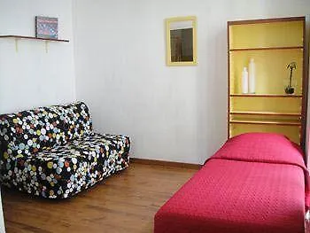 Du Petit Louvre Hotell *