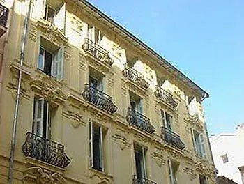 מלון Du Petit Louvre