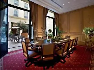 Du Petit Louvre Hotell *