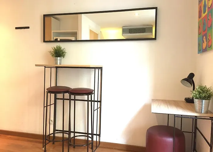 Du Petit Louvre Отель Ницца