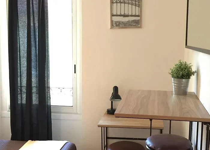 Du Petit Louvre * نيس