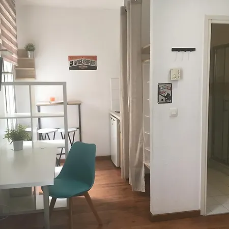 Du Petit Louvre * نيس