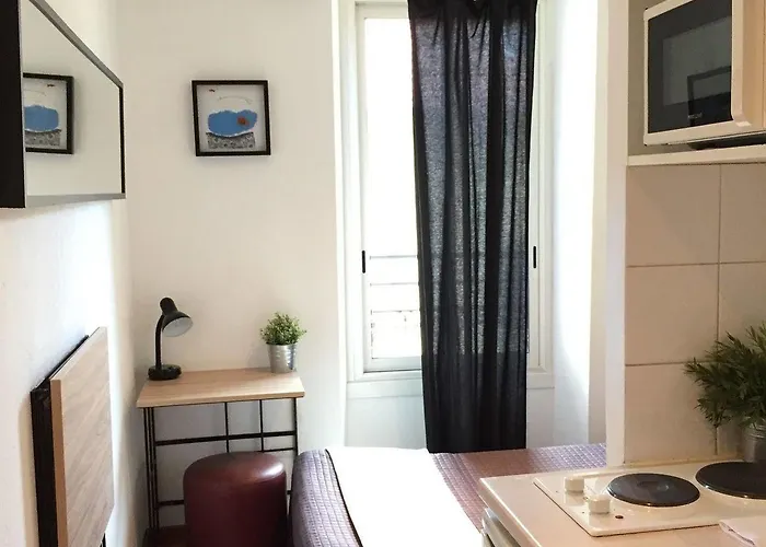 Du Petit Louvre Hotel *